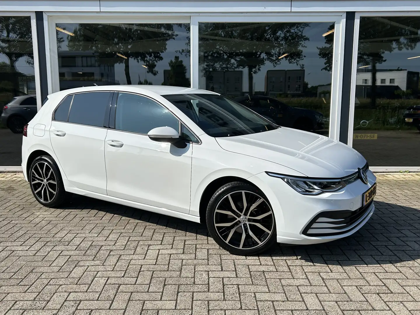 Volkswagen Golf 1.0 TSI Life 50% deal 8.975,- ACTIE Carplay /  LED Bianco - 1