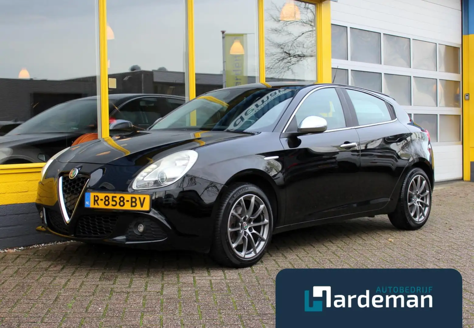 Alfa Romeo Giulietta 1.4 T 120pk Clima Sportuitlaat Zwart - 1