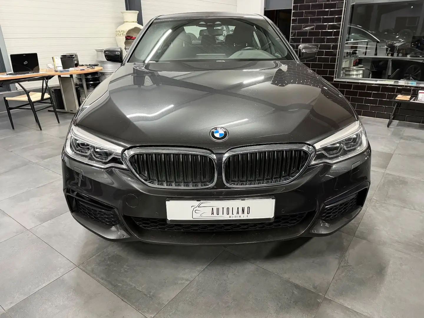 BMW 520 5 Limousine 520 d xDrive M Sport Grau - 2