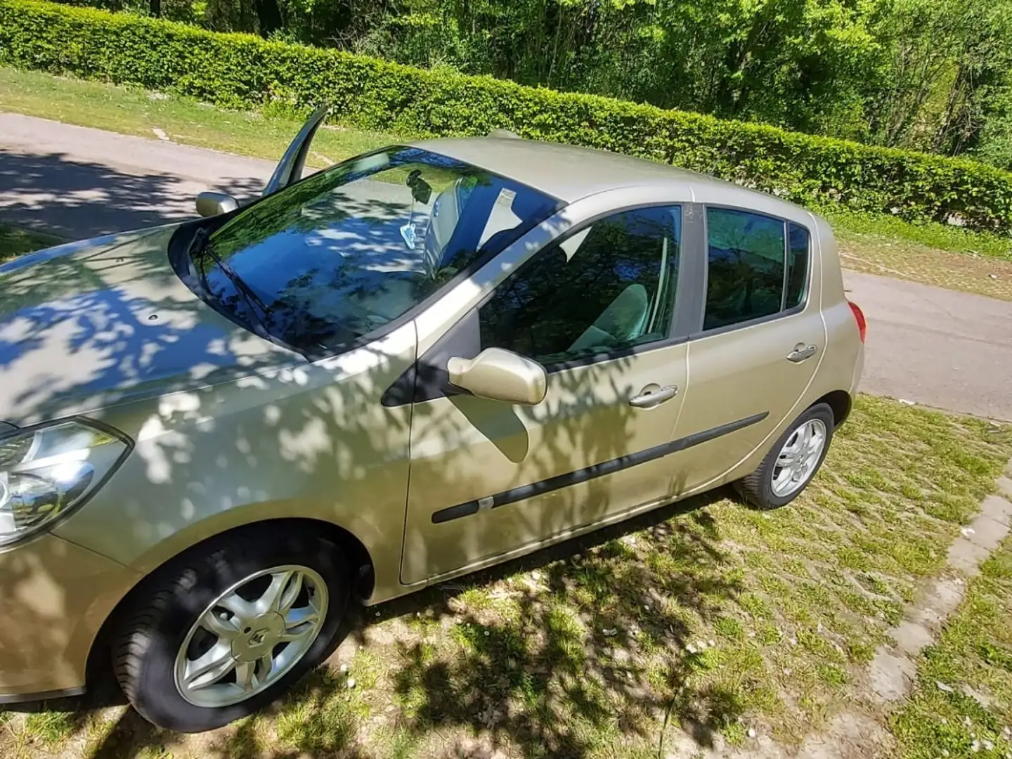 Renault Clio 5p 1.2 16v Confort brončana - 1