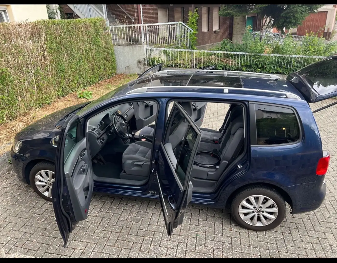 Volkswagen Touran 2.0TDI Advance - 2