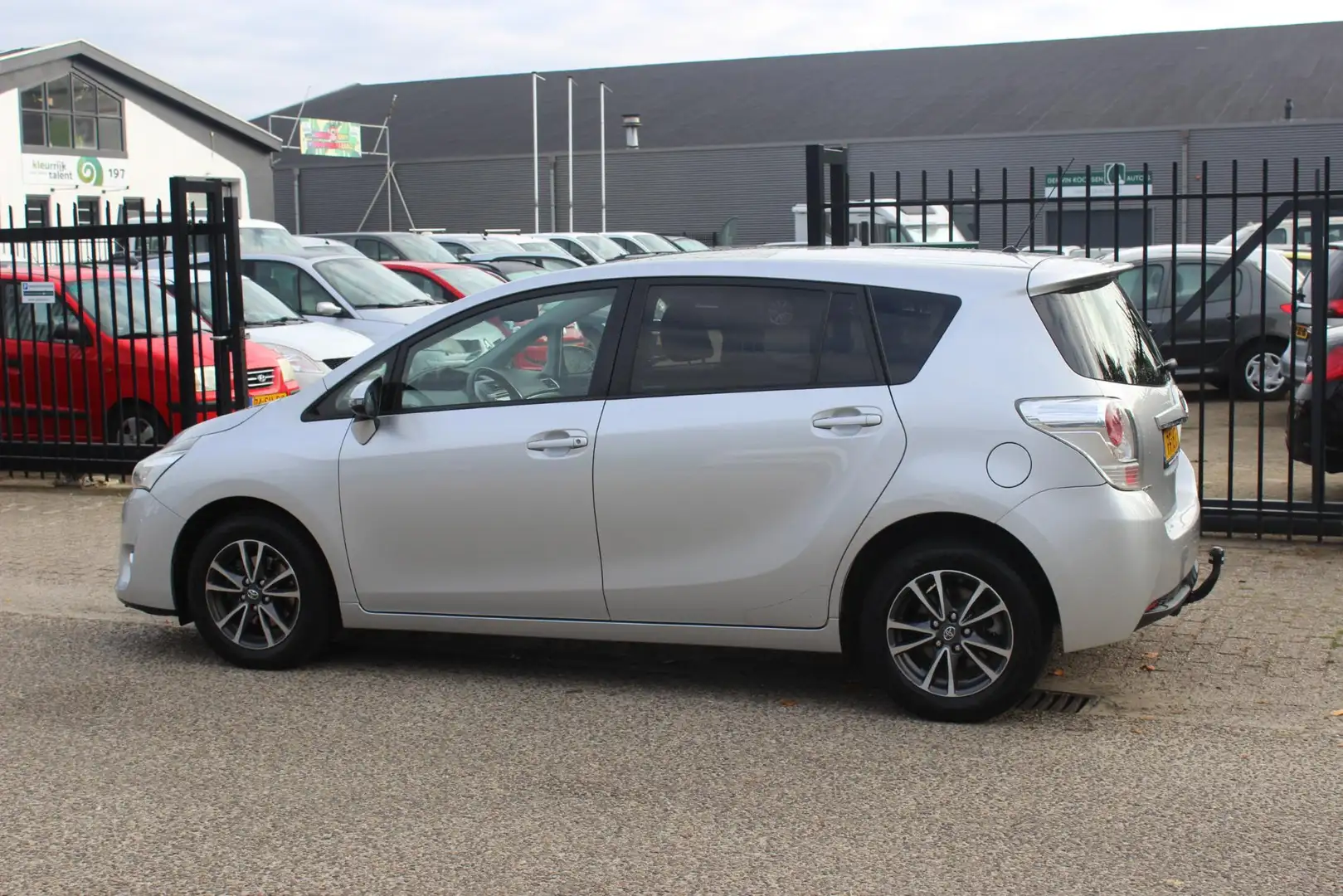 Toyota Verso 1.6 VVT-i Business, Navigatie, Trekhaak! Grijs - 2