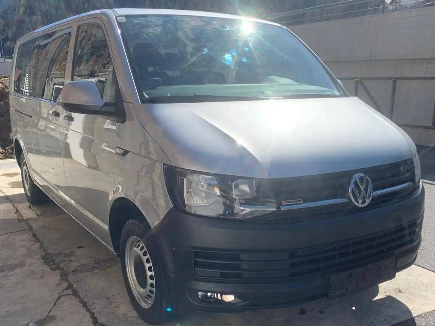 Volkswagen T6 Caravelle Caravelle LR Comfortline 2,0 TDI 4Motion BMT Comfortline Silber - 2