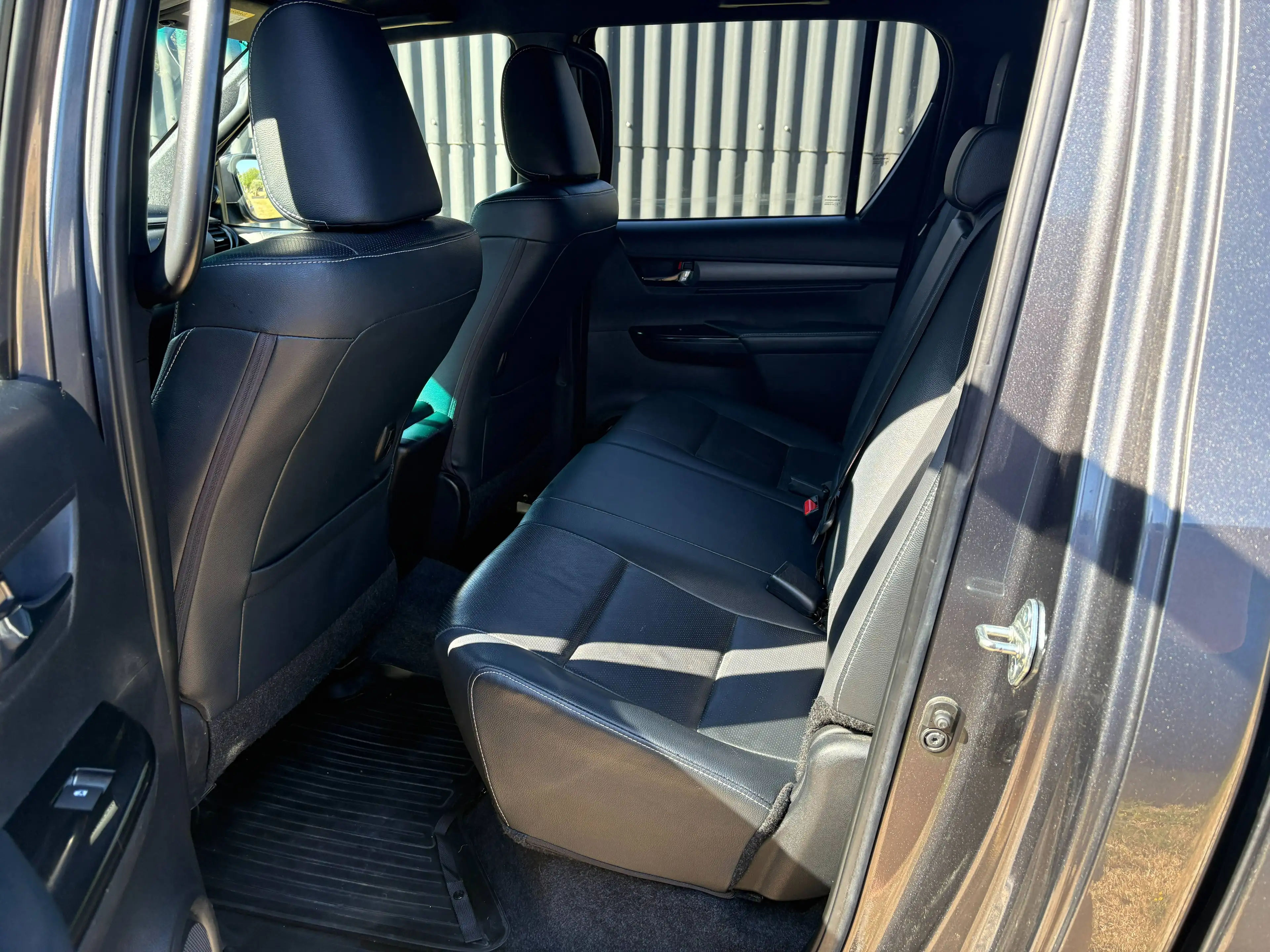 Toyota Hilux 2.8 D-4D*INVINCIBLE*GARANTIE TOYOTA*TVA DEDUCTIBLE*HARD-TOP*3.5 T*38.760 EUR+TVA — photo 6