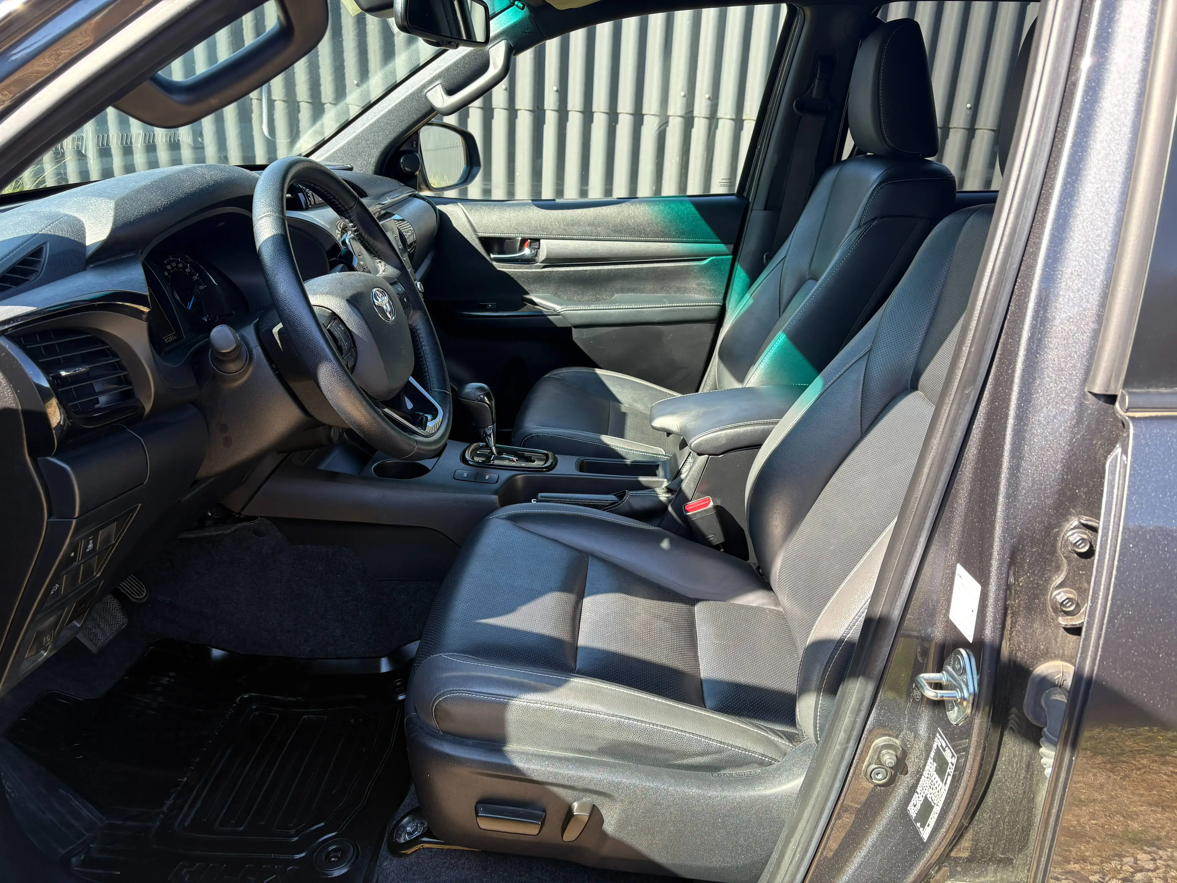 Toyota Hilux 2.8 D-4D*INVINCIBLE*GARANTIE TOYOTA*TVA DEDUCTIBLE*HARD-TOP*3.5 T*38.760 EUR+TVA — photo 7