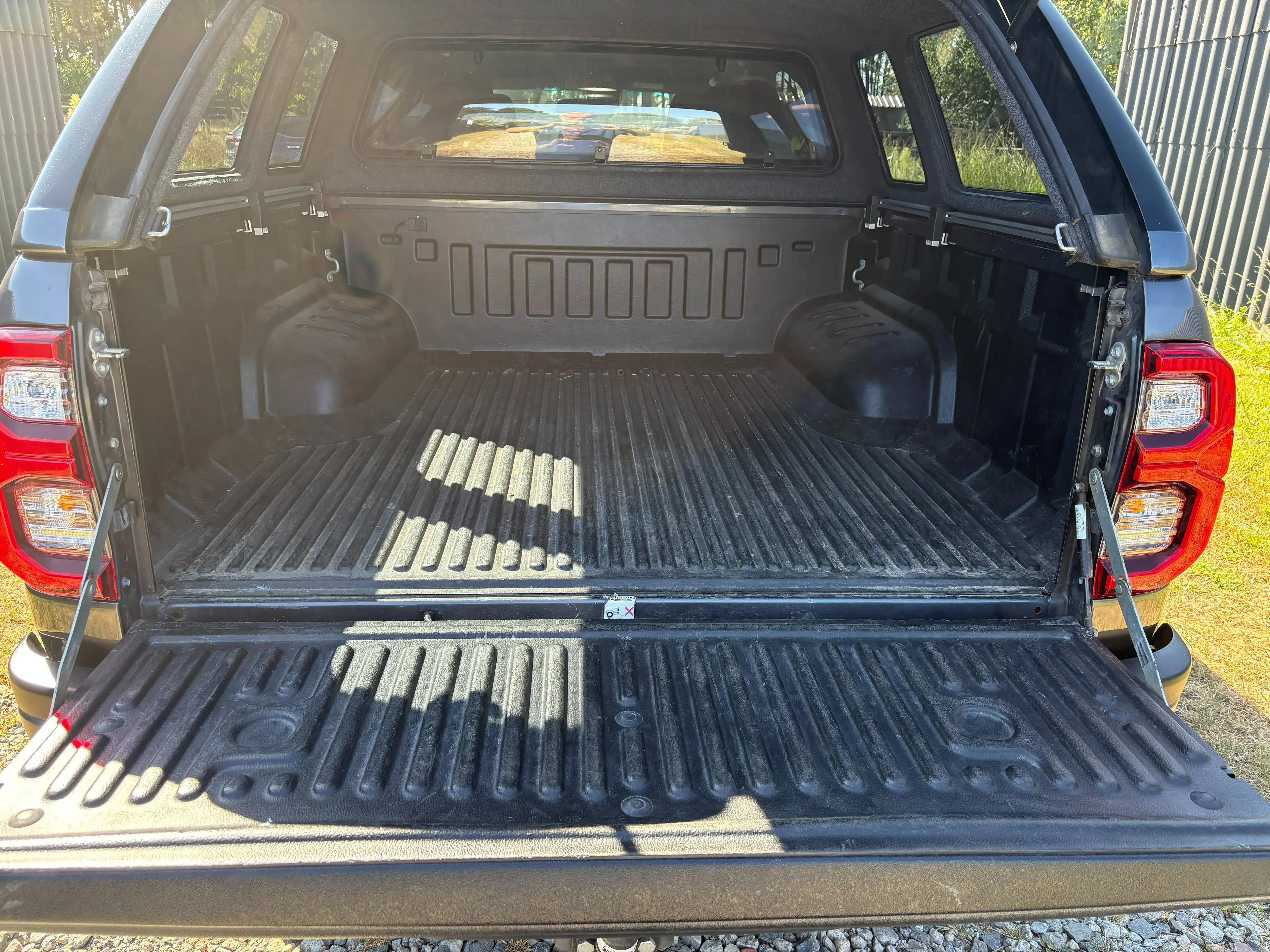 Toyota Hilux 2.8 D-4D*INVINCIBLE*GARANTIE TOYOTA*TVA DEDUCTIBLE*HARD-TOP*3.5 T*38.760 EUR+TVA — photo 9