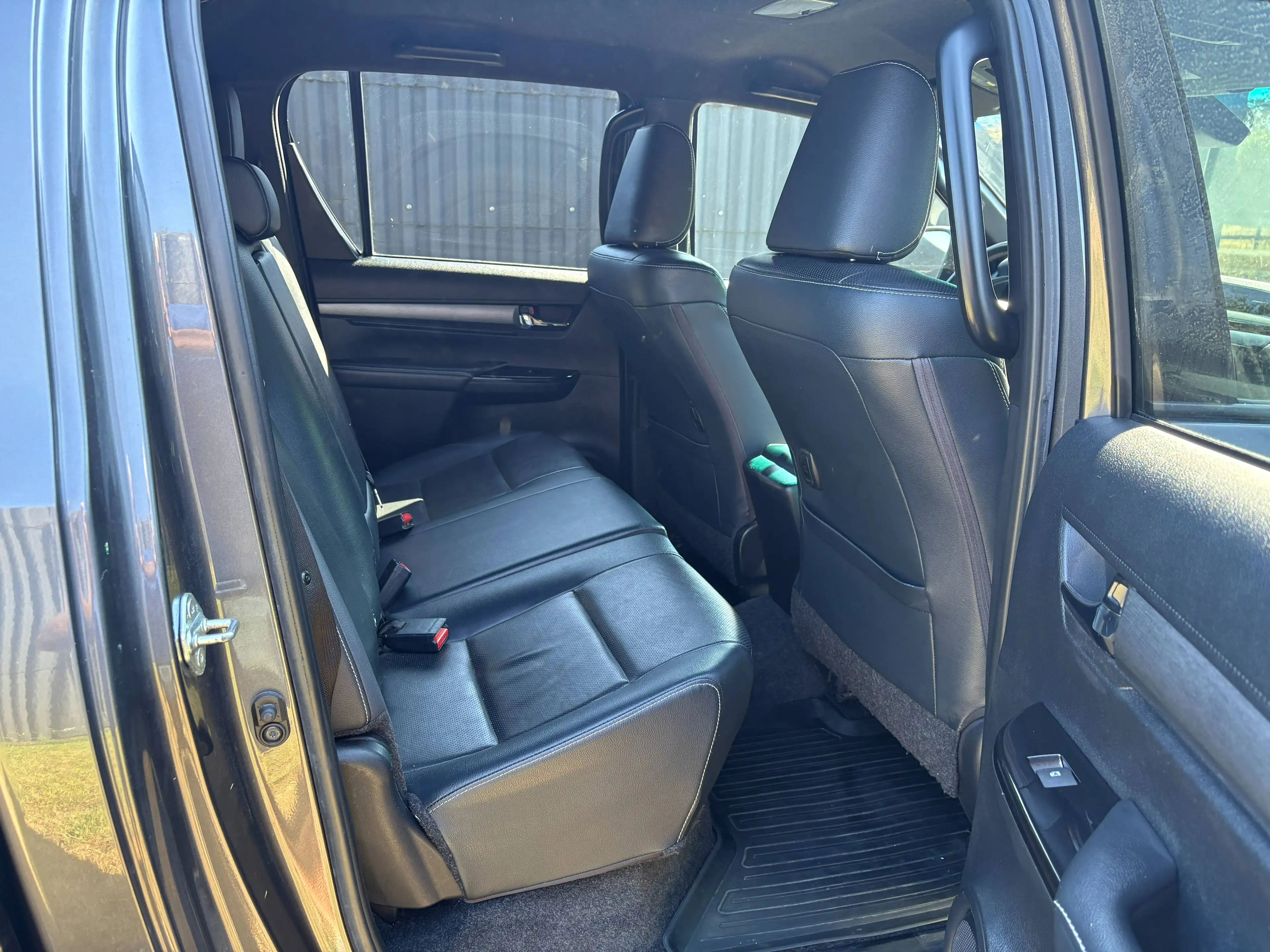 Toyota Hilux 2.8 D-4D*INVINCIBLE*GARANTIE TOYOTA*TVA DEDUCTIBLE*HARD-TOP*3.5 T*38.760 EUR+TVA — photo 10