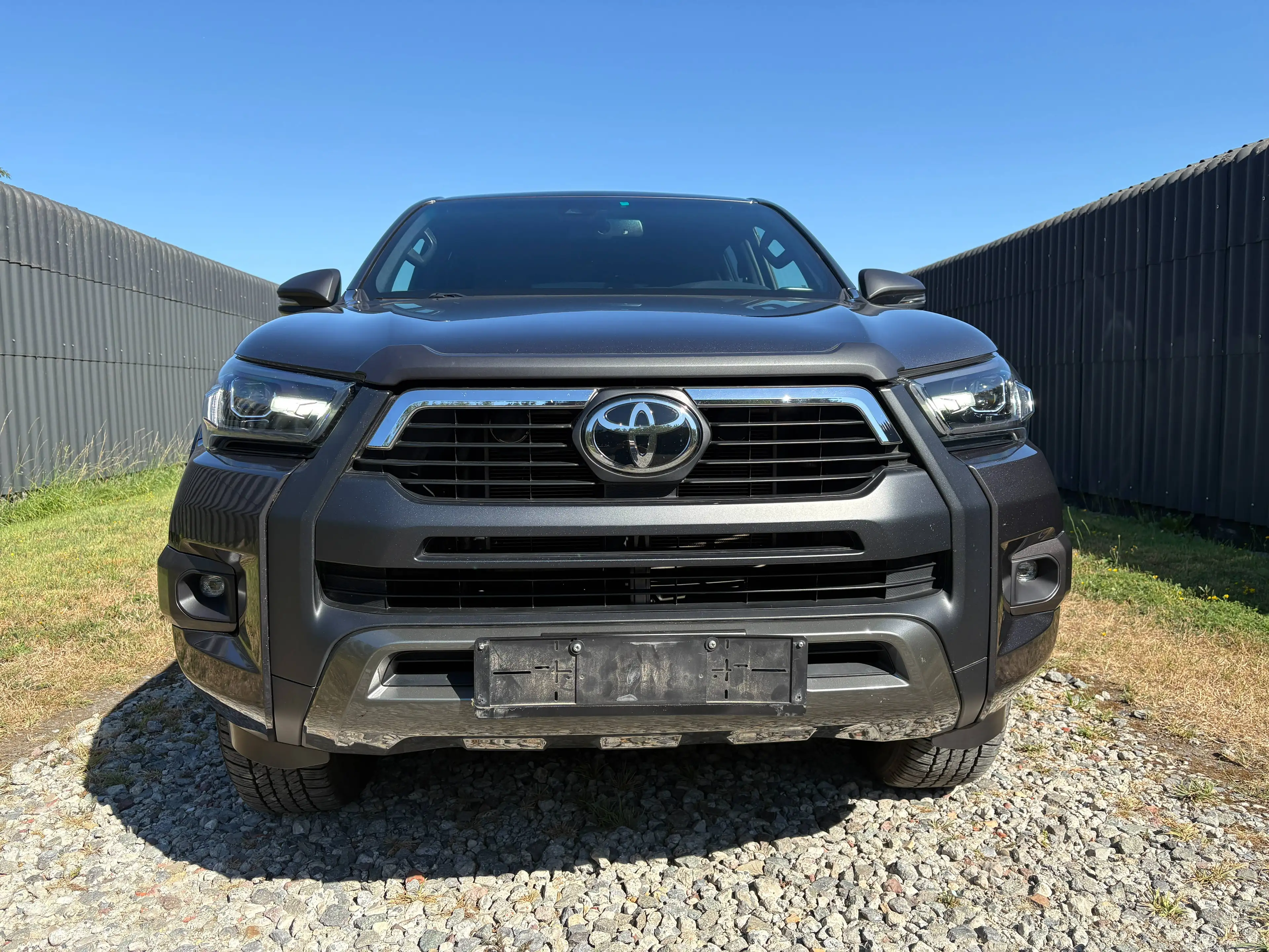 Toyota Hilux 2.8 D-4D*INVINCIBLE*GARANTIE TOYOTA*TVA DEDUCTIBLE*HARD-TOP*3.5 T*38.760 EUR+TVA — photo 2