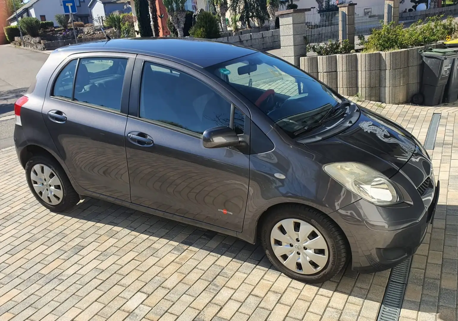 Toyota Yaris Yaris  5-Türer 1.33 VVT-i Multi Mode Sol Grau - 2
