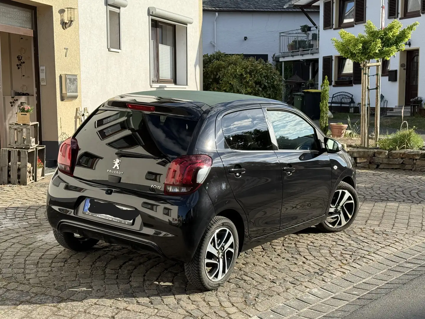 Peugeot 108 Top Collection 5-Türer VTI Schwarz - 2