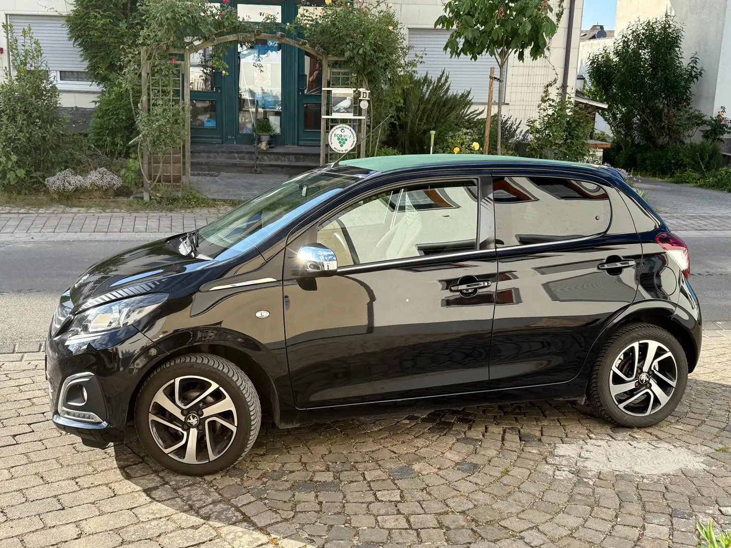 Peugeot 108 Top Collection 5-Türer VTI Schwarz - 1