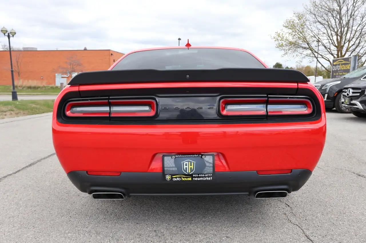 Dodge Challenger снимка Dodge Challenger