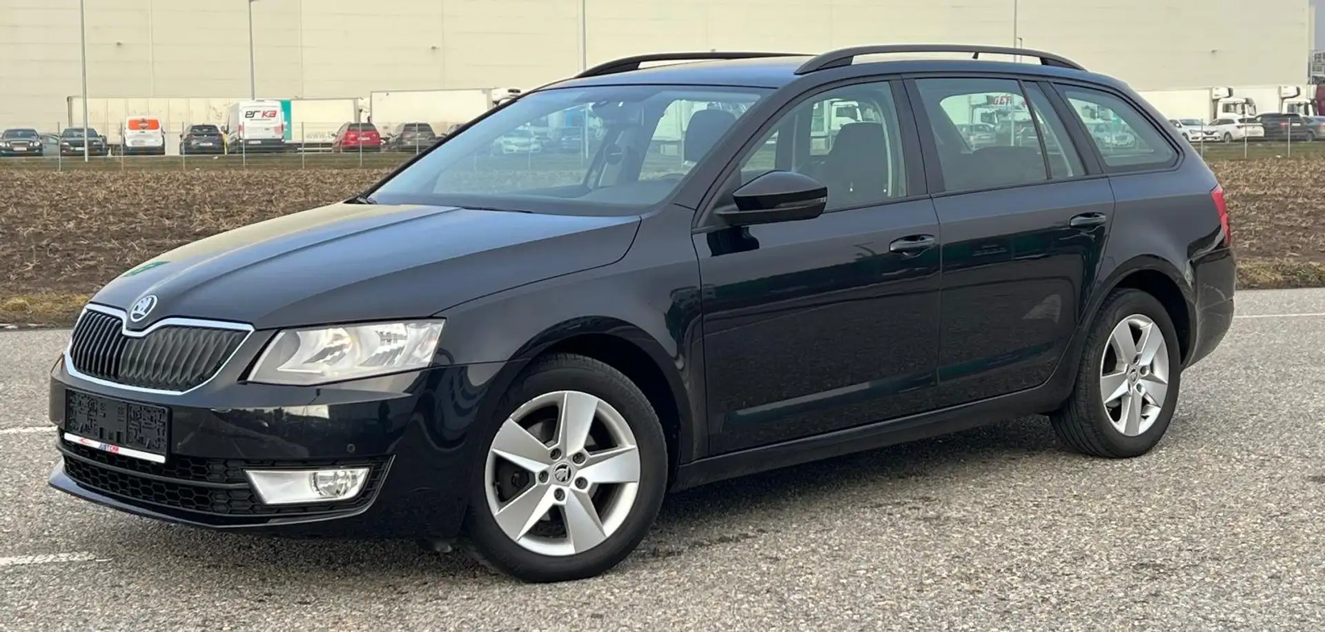 Skoda Octavia 1,6 TDI Ambition DSG Schwarz - 1