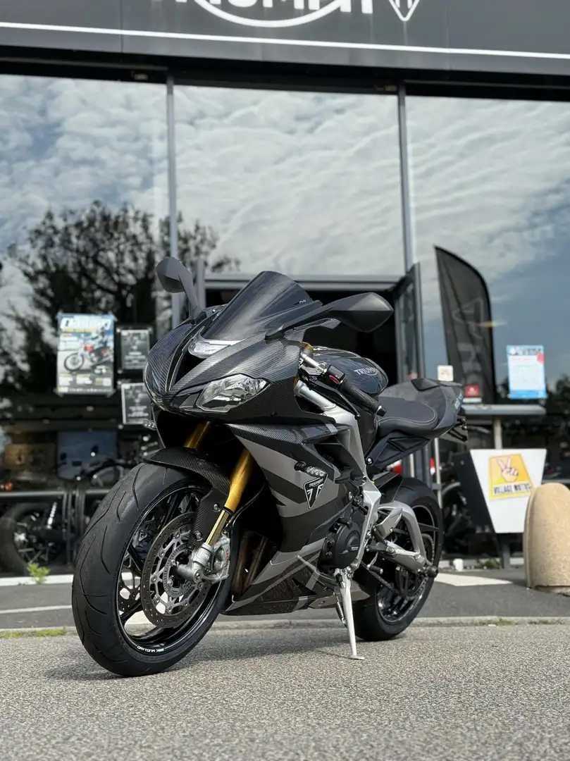 Triumph Noir - 2