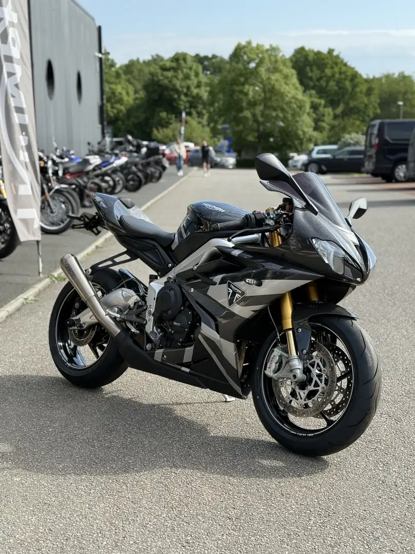 Triumph Noir - 1