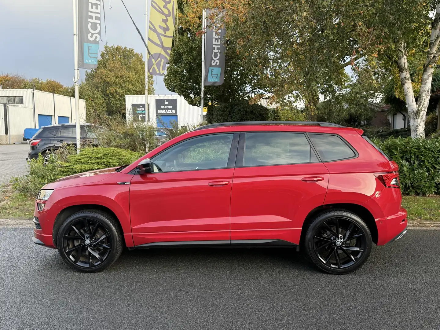 Skoda Karoq 2.0 TSI 4x4 Sportline 190PK Pano•Trekhaak Rood - 2