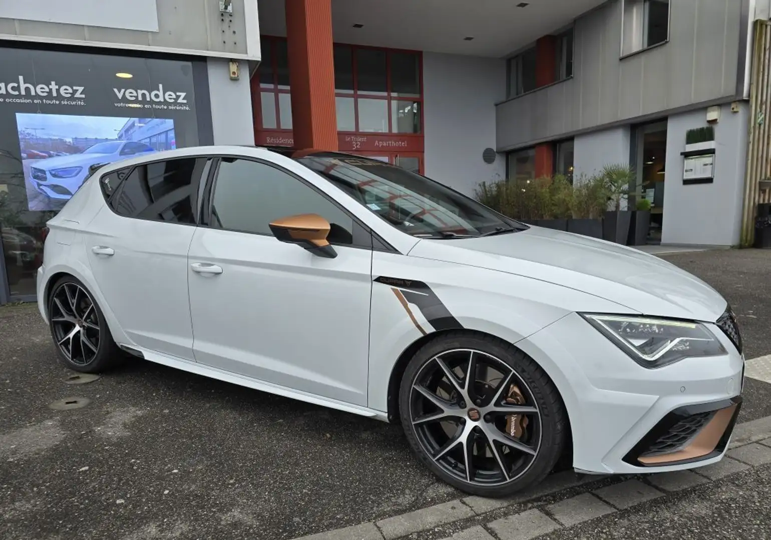 SEAT Leon II Cupra 2.0 TSI 16V DSG7 290 cv Weiß - 2