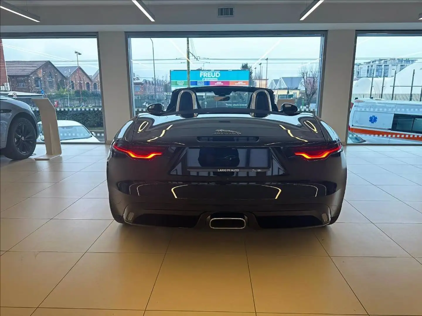 Jaguar F-Type Cabrio 2.0 i4 R-Dynamic rwd 300cv auto Fekete - 2
