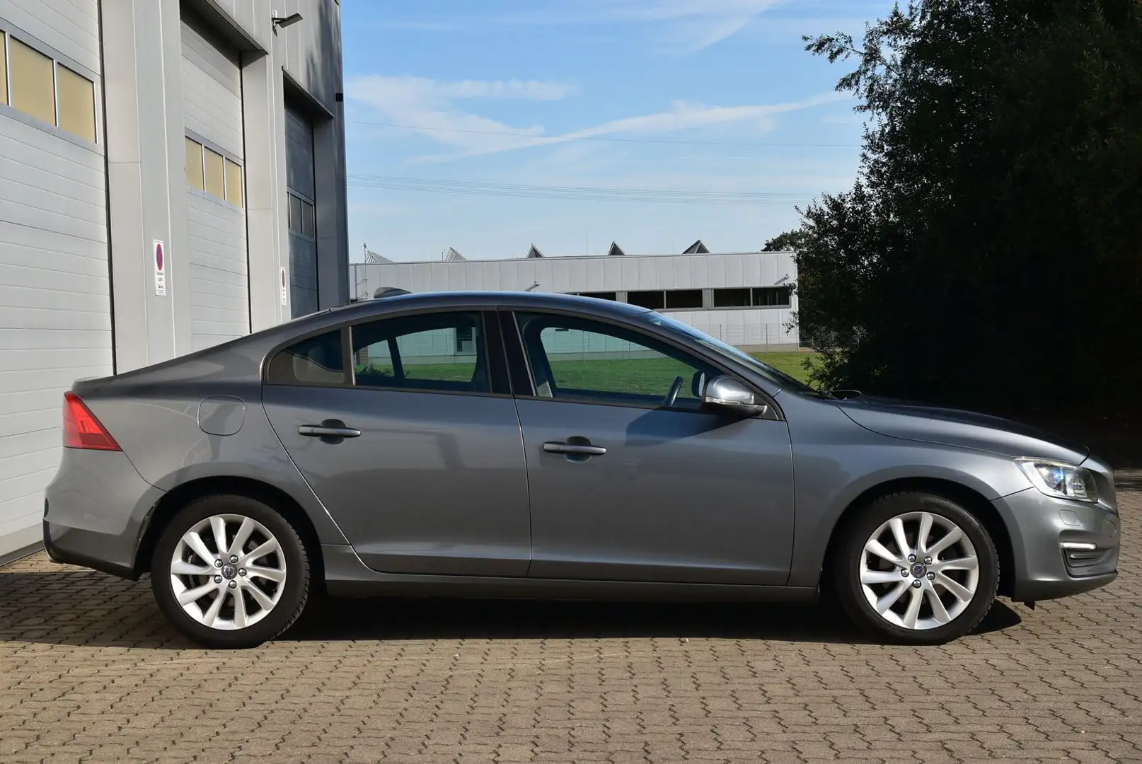 Volvo S60 Linje Business ACC/SHZ/Spu./Kamera Grau - 2