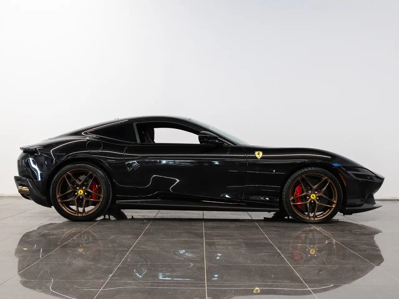 Ferrari Roma снимка Ferrari Roma