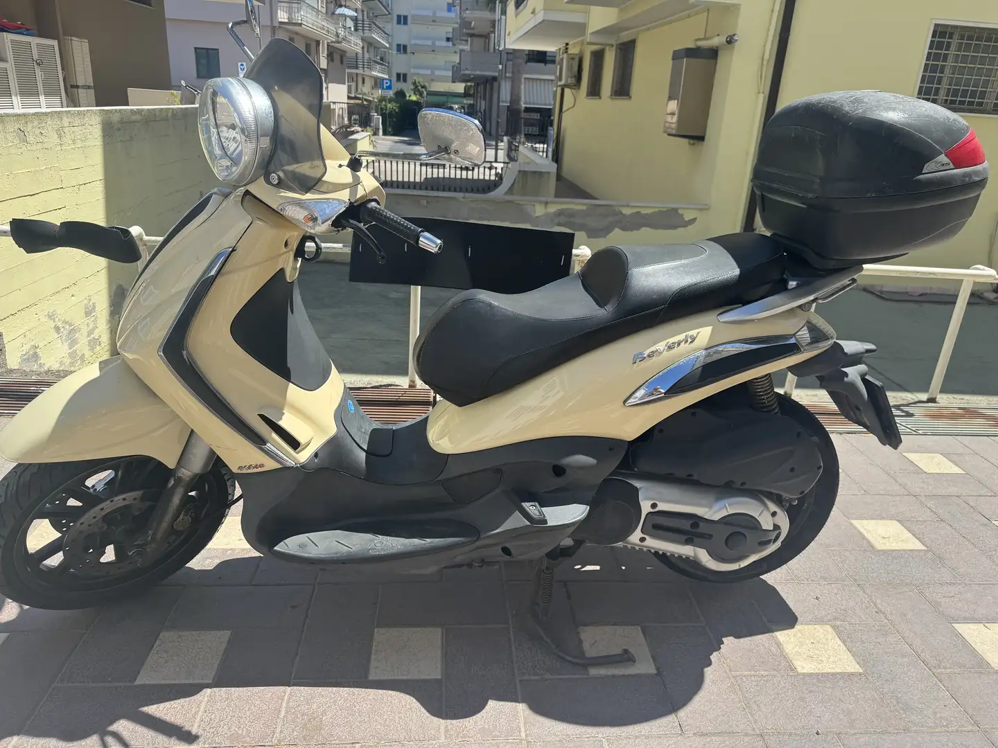 Piaggio Beverly 400 tourer bež - 1