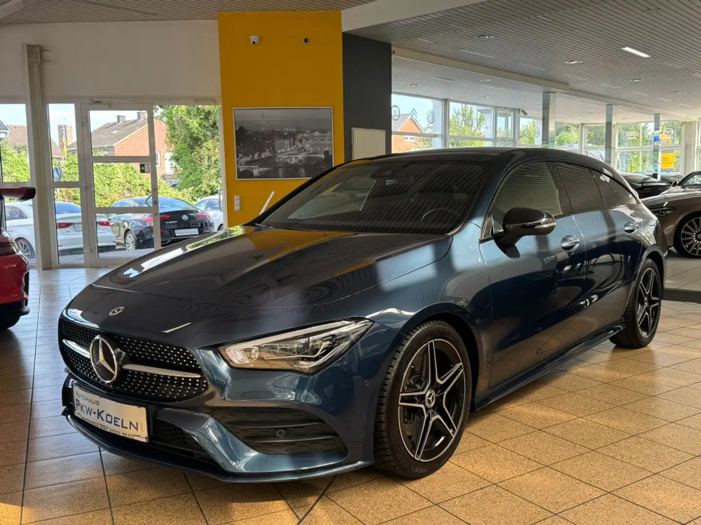 Mercedes-Benz CLA 200 d AMG LiNE *DiSTRO*PANO* Blau - 1
