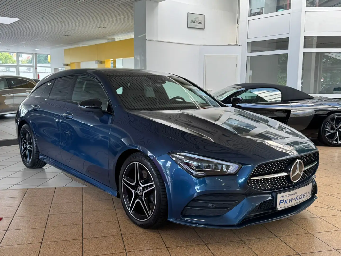 Mercedes-Benz CLA 200 d AMG LiNE *DiSTRO*PANO* Blau - 2