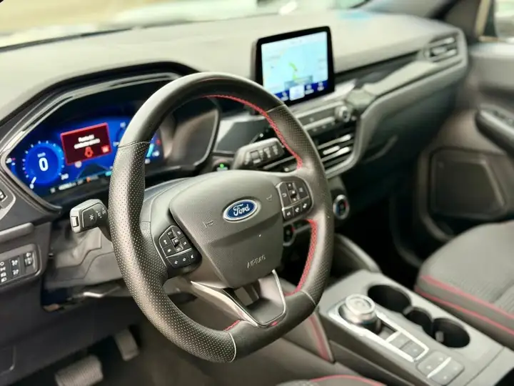 Ford Kuga 2023, foto 14