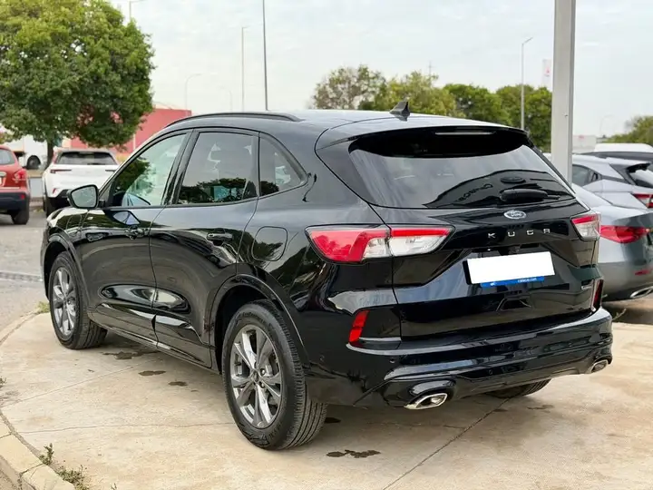 Ford Kuga 2023, foto 3
