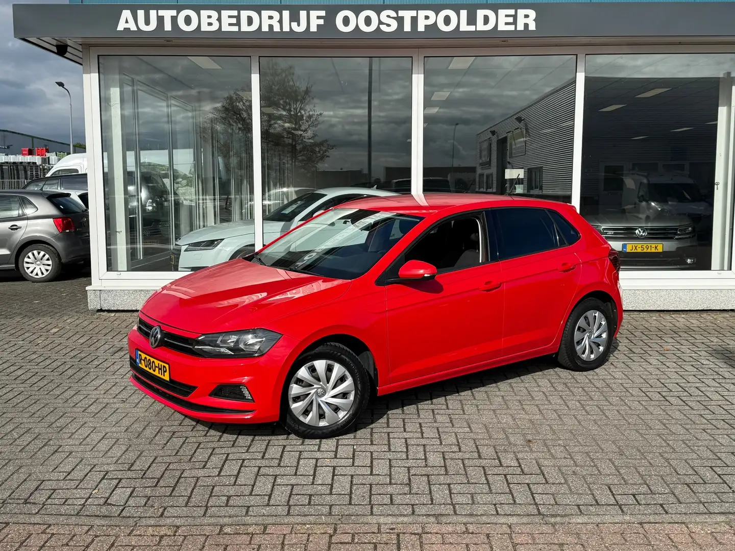 Volkswagen Polo 1.0 MPI Trendline Rouge - 1