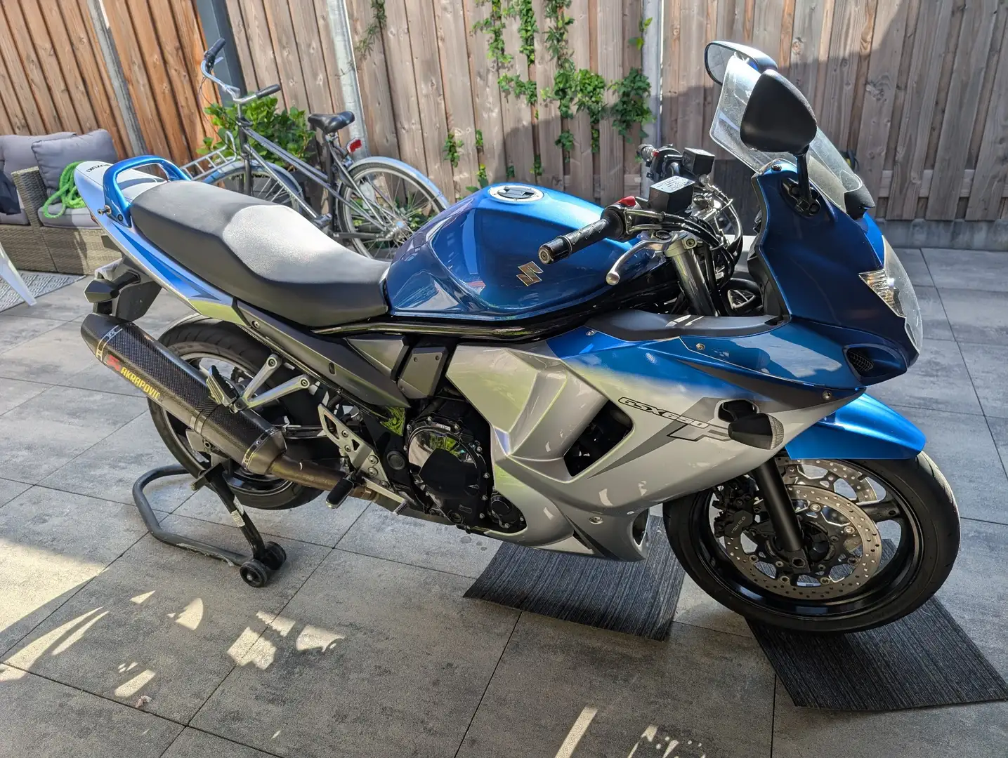 Suzuki GSX 650 Blau - 2