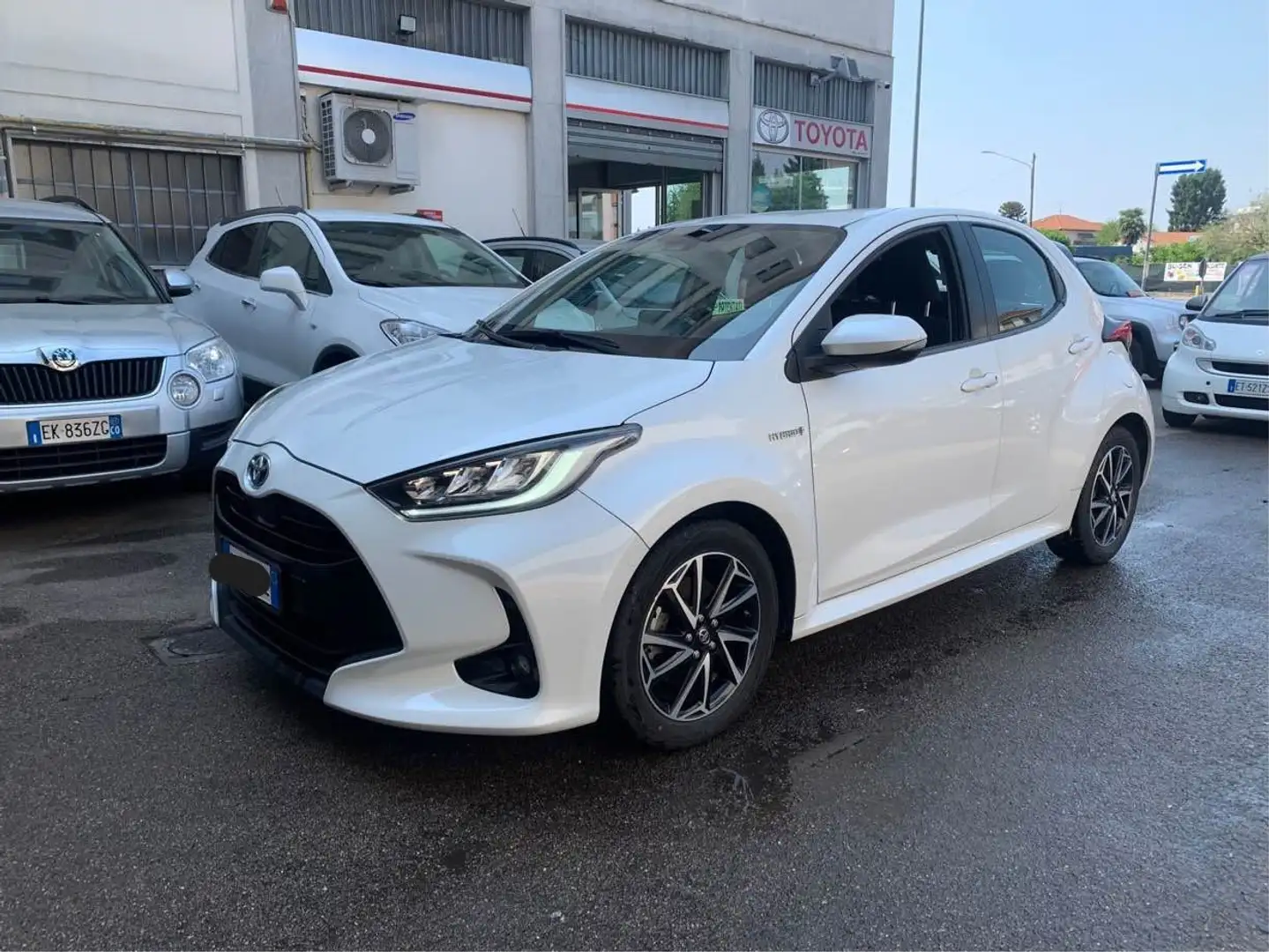 Toyota Yaris Yaris 1.5h Trend Hybrid Automatica NEOPATENTATI Wit - 2