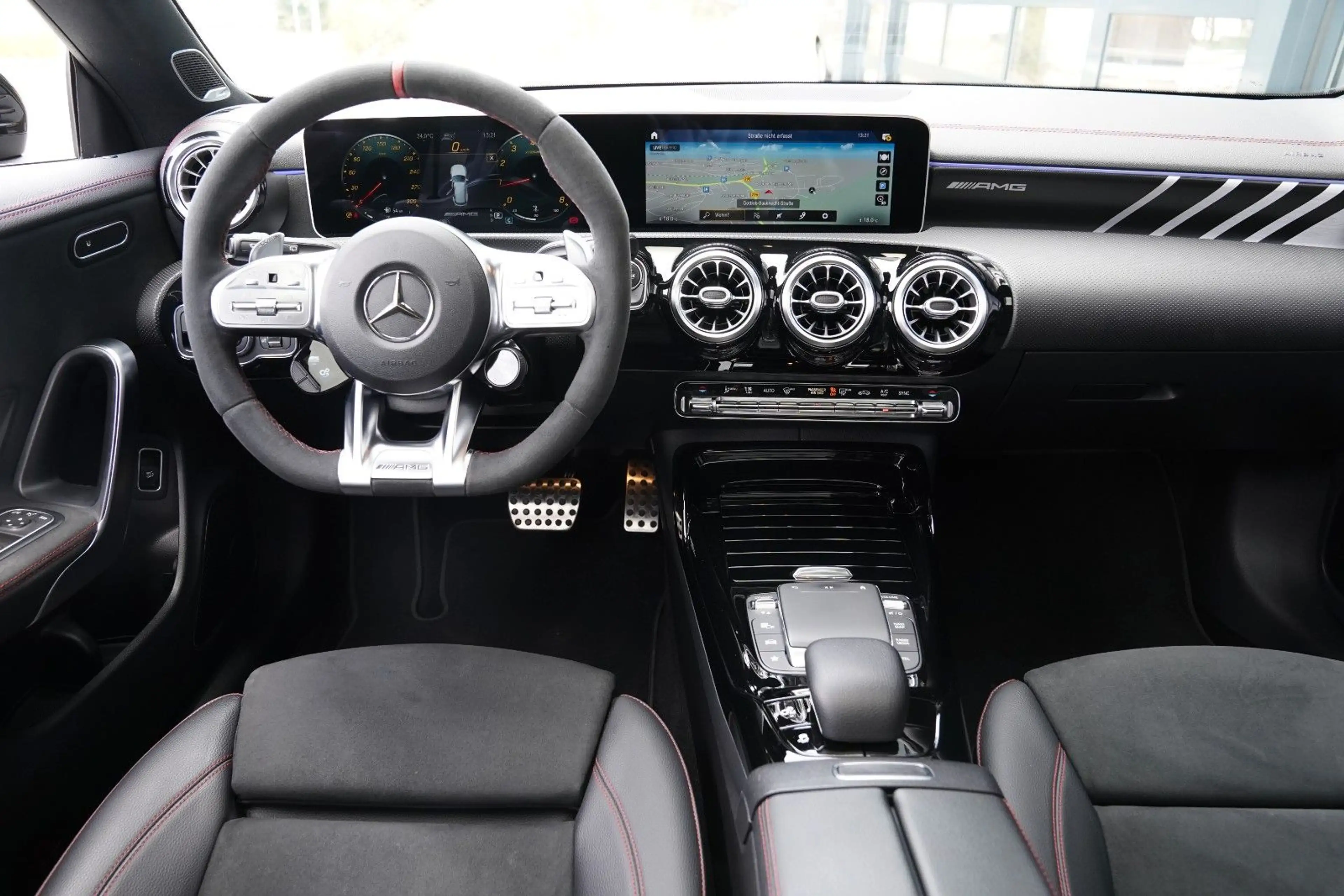 Mercedes-Benz CLA 45 AMG CLA 45 S AMG 4M SB MBUX MBeam Pano Burm Dist AHK — photo 12