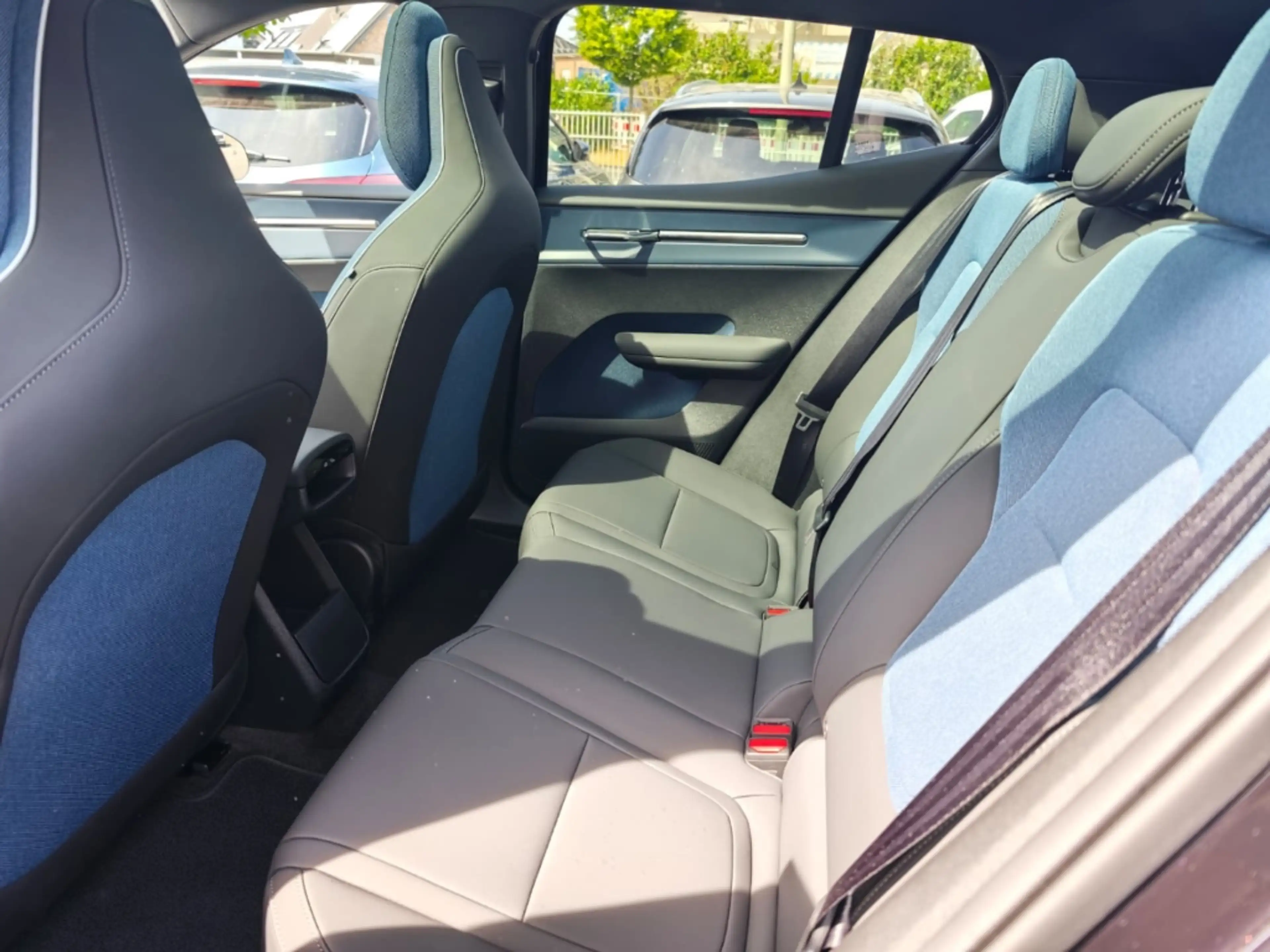 Volvo EX30 Twin AWD Ultra Cross Country 360 Pano Memory Sitze — photo 14