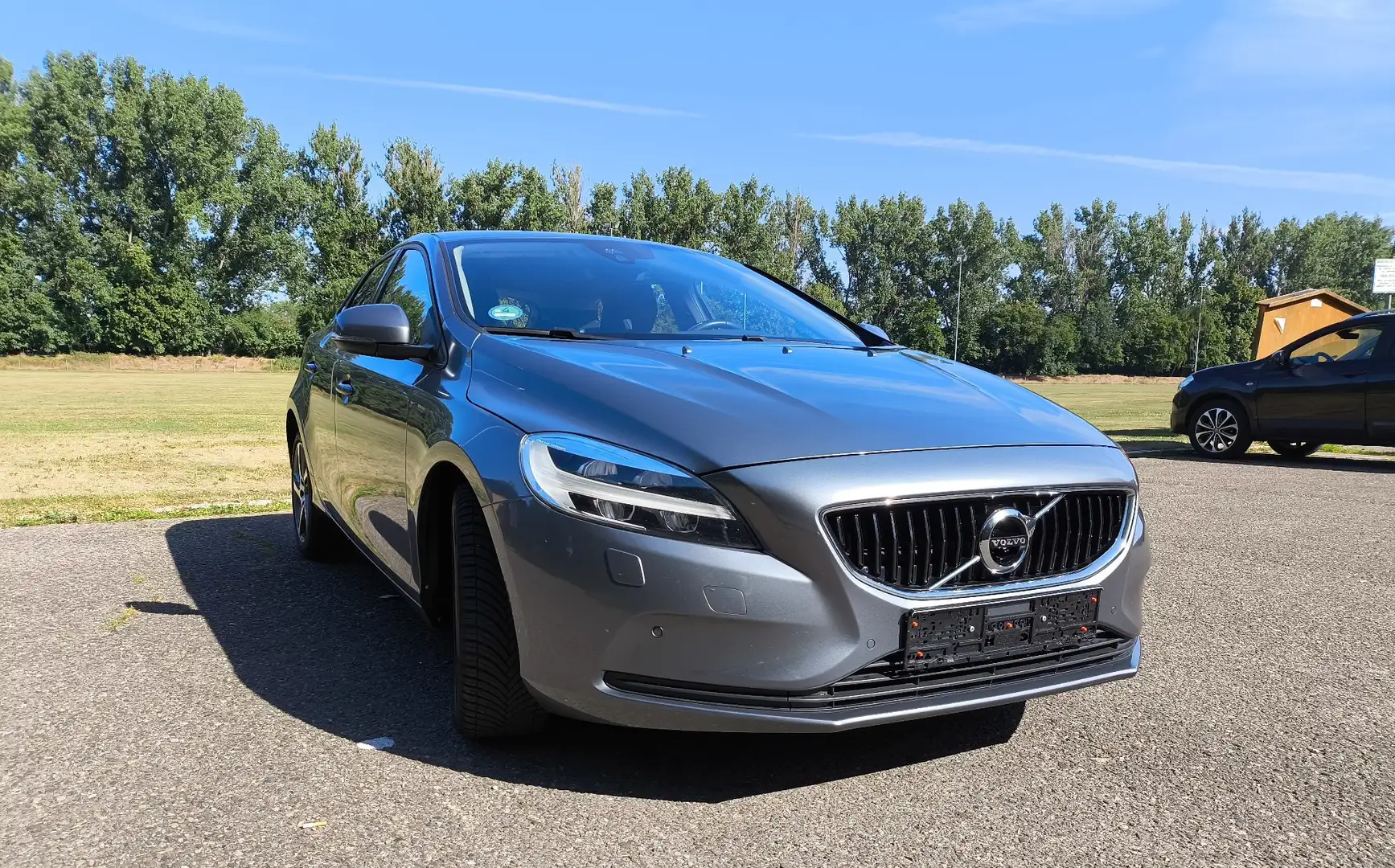 Volvo V40 Momentum Grau - 2