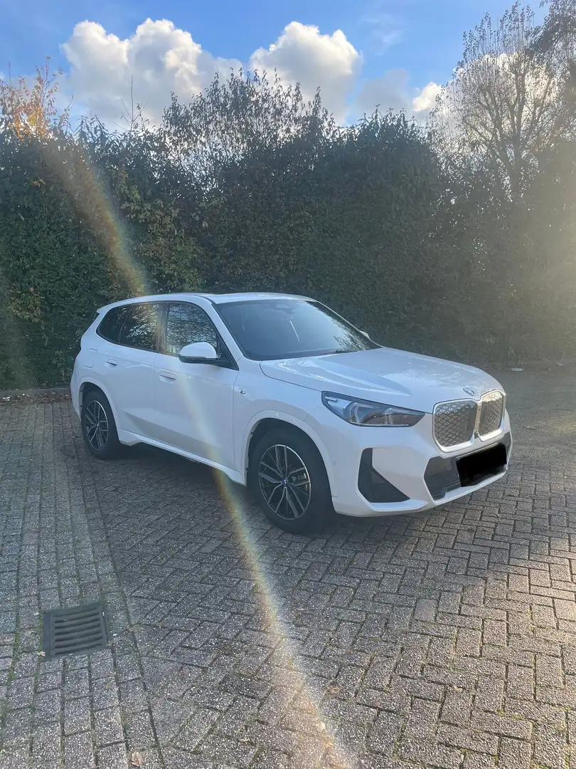 BMW iX1 eDrive20 M Sportpaket - 2