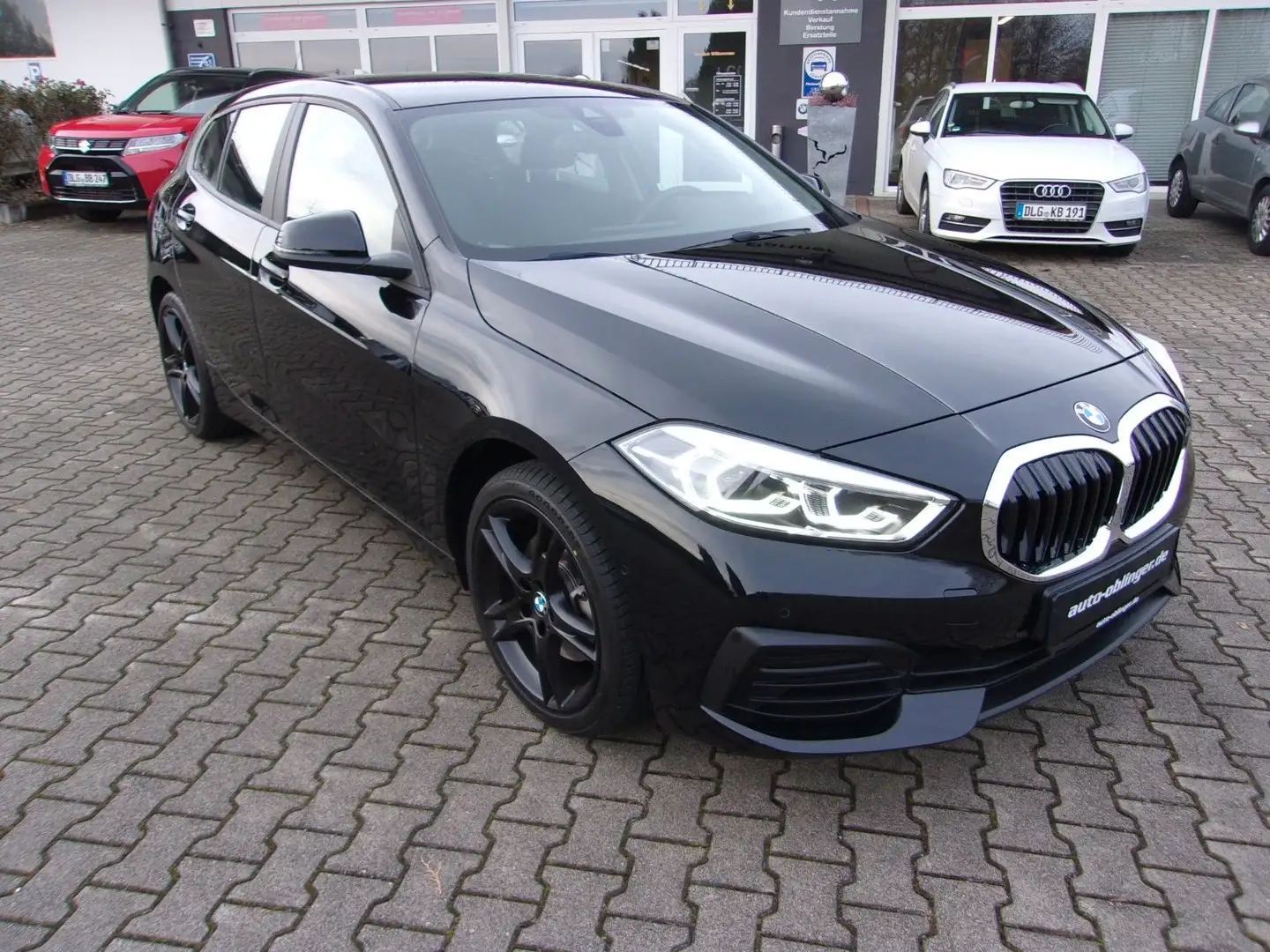 BMW 118 i Schwarz - 2