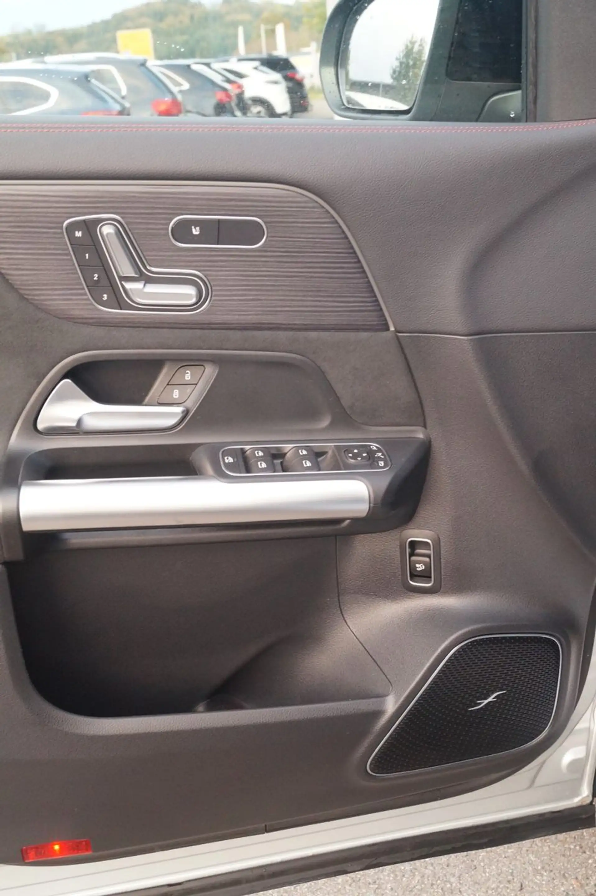 Mercedes-Benz EQA 300 4Matic AMG HUD MBUX BURMESTER — photo 15