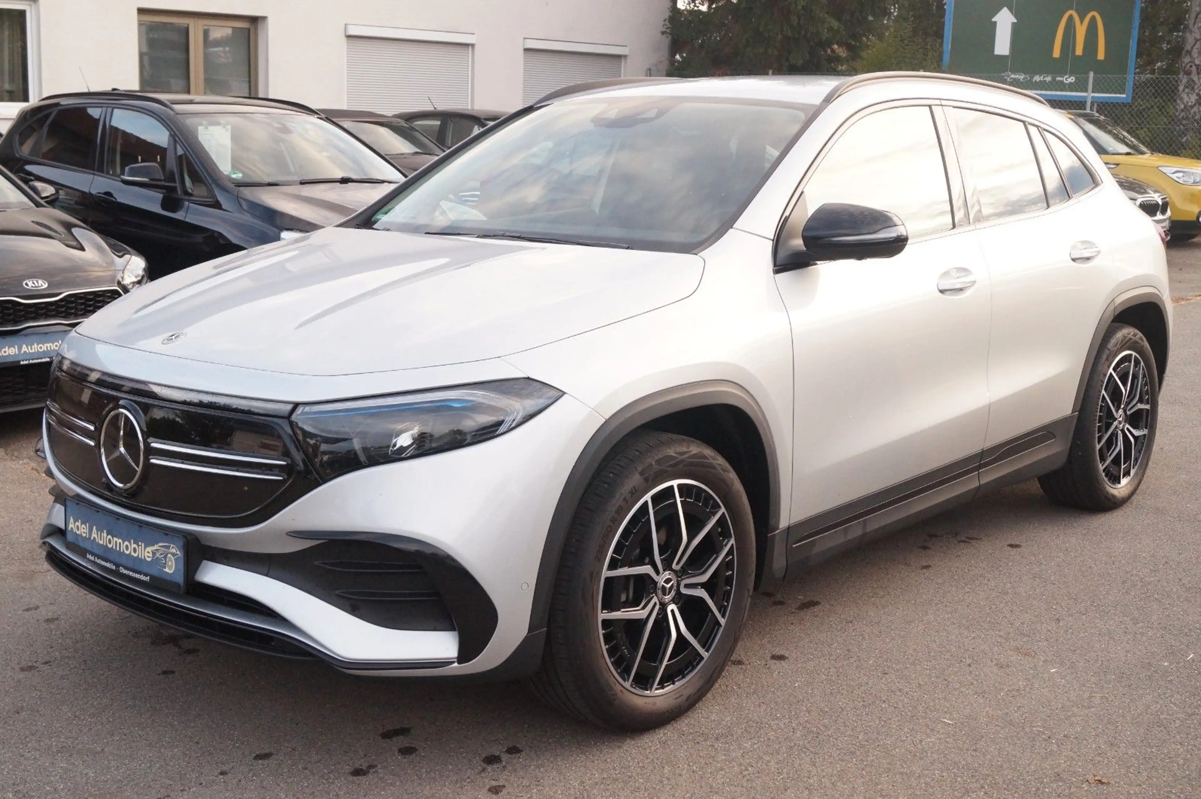 Mercedes-Benz EQA 300 4Matic AMG HUD MBUX BURMESTER