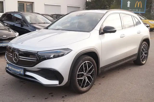 Mercedes-Benz EQA 300 4Matic AMG HUD MBUX BURMESTER
