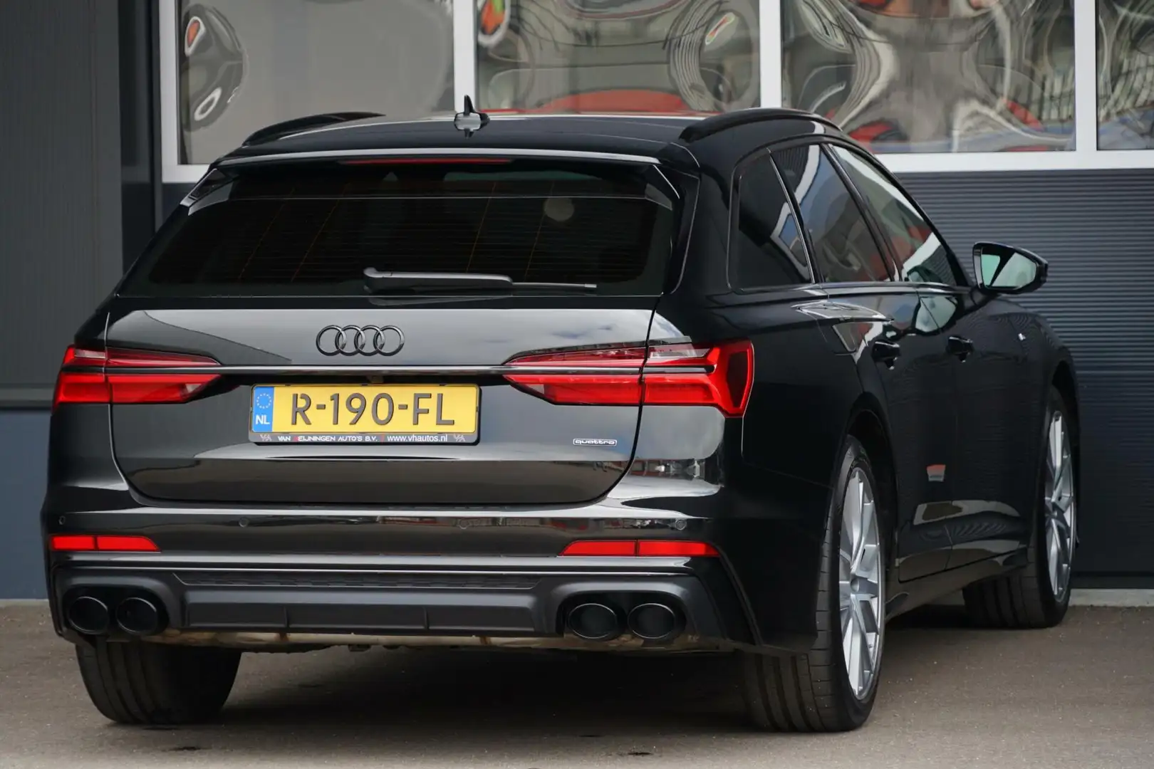 Audi A6 Avant 55 TFSI quattro Sport S line edition, V6, pa Zwart - 2