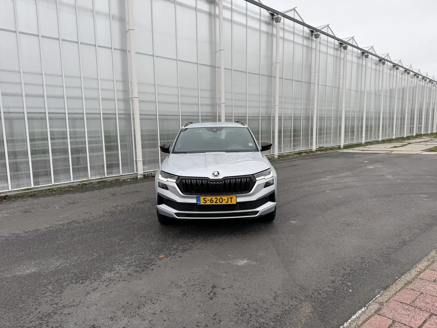 Skoda Karoq 1.5 TSI Bus.Ed. Plus Gris - 2