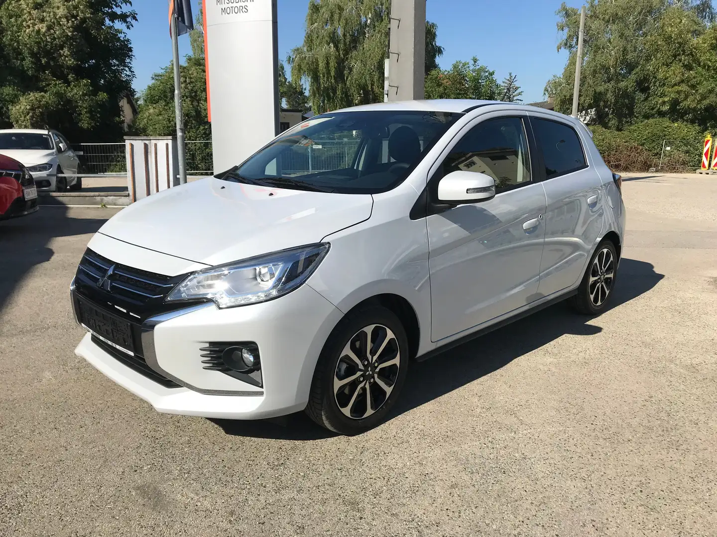 Mitsubishi Space Star 1,2 MIVEC Diamond AS&G Aut. Weiß - 1
