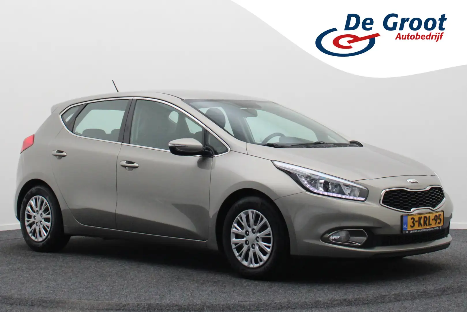 Kia Ceed / cee'd 1.6 GDI 20th Anniversary 5-Deurs, Navigatie, Airco Grijs - 1