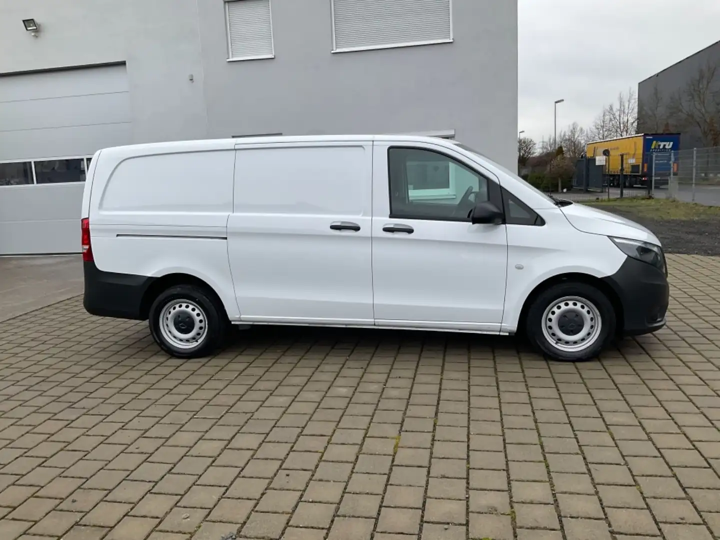 Mercedes-Benz Vito Kasten 114 CDI FWD lang LR+AHK+Tempom+3Sitz Weiß - 1