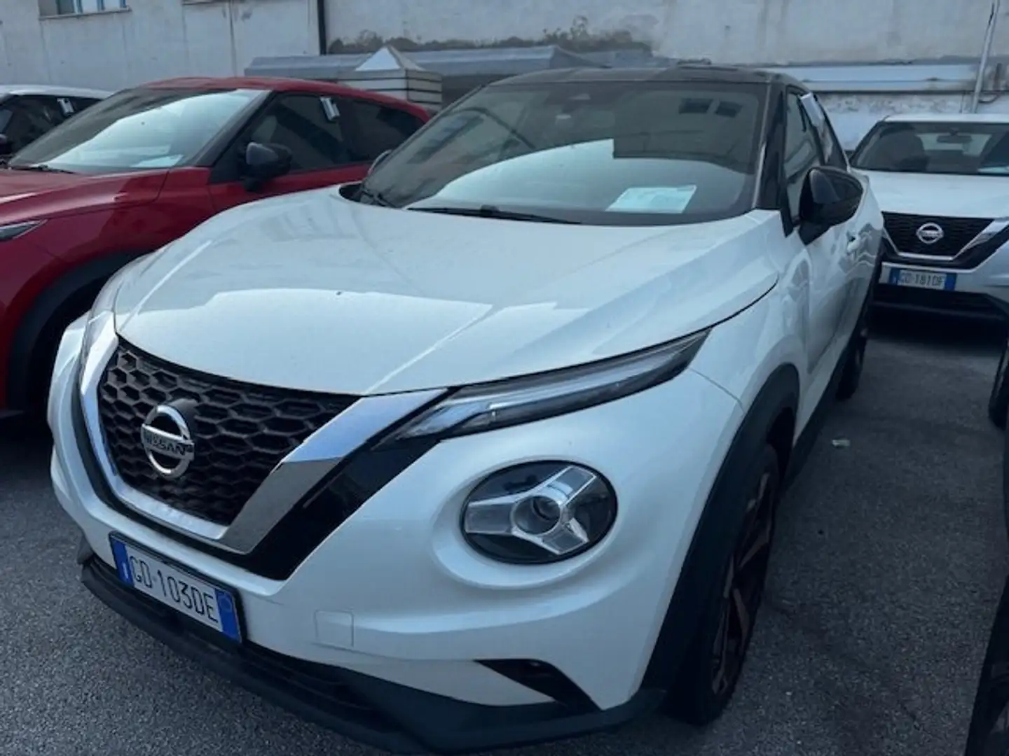 Nissan Juke 1.0 dig-t N-Connecta 114cv Bianco - 1