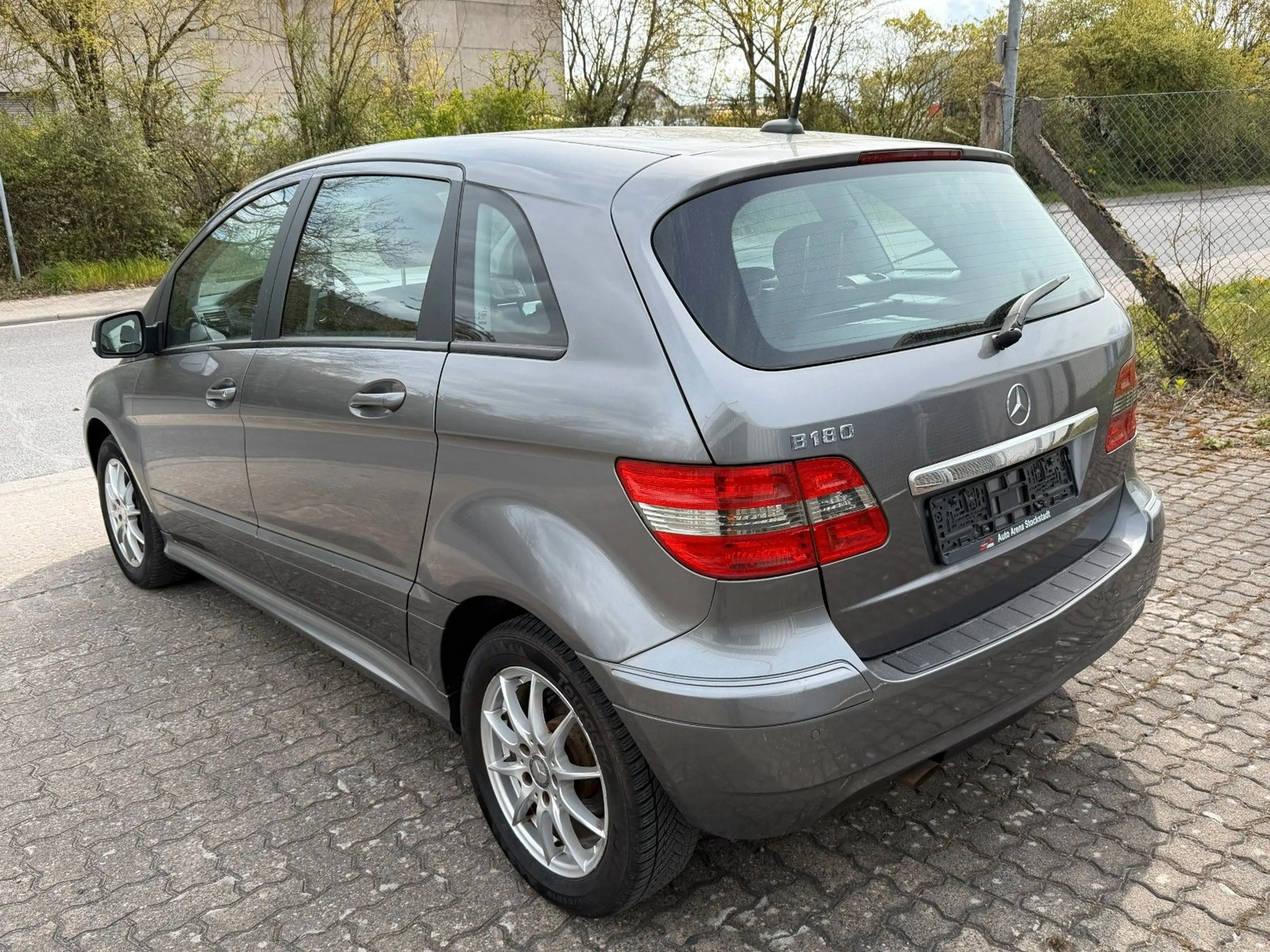 Mercedes-Benz B 180 Tempomat SHZ PDC TÜV/AU neu — photo 8
