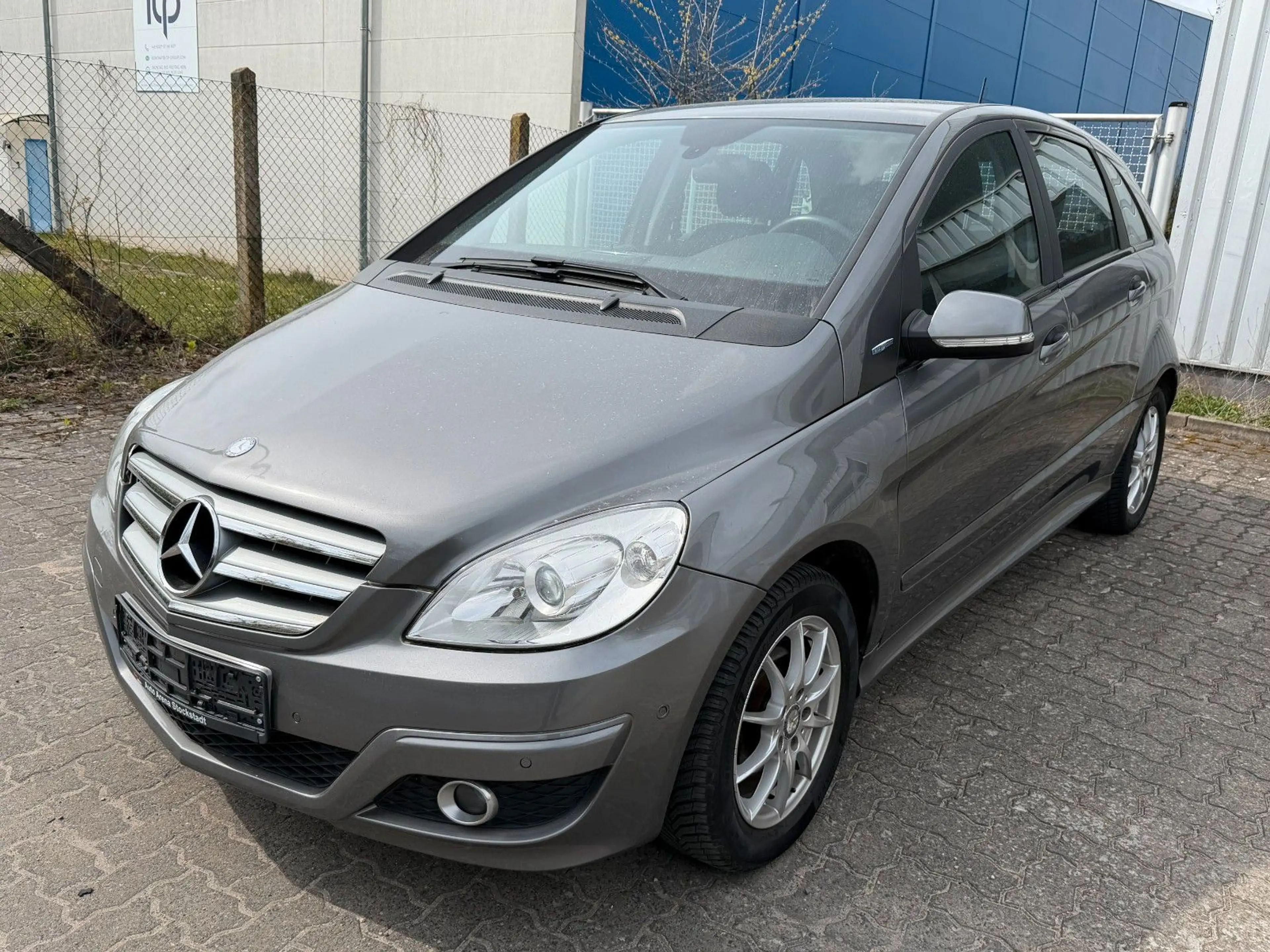Mercedes-Benz B 180 Tempomat SHZ PDC TÜV/AU neu — photo 2