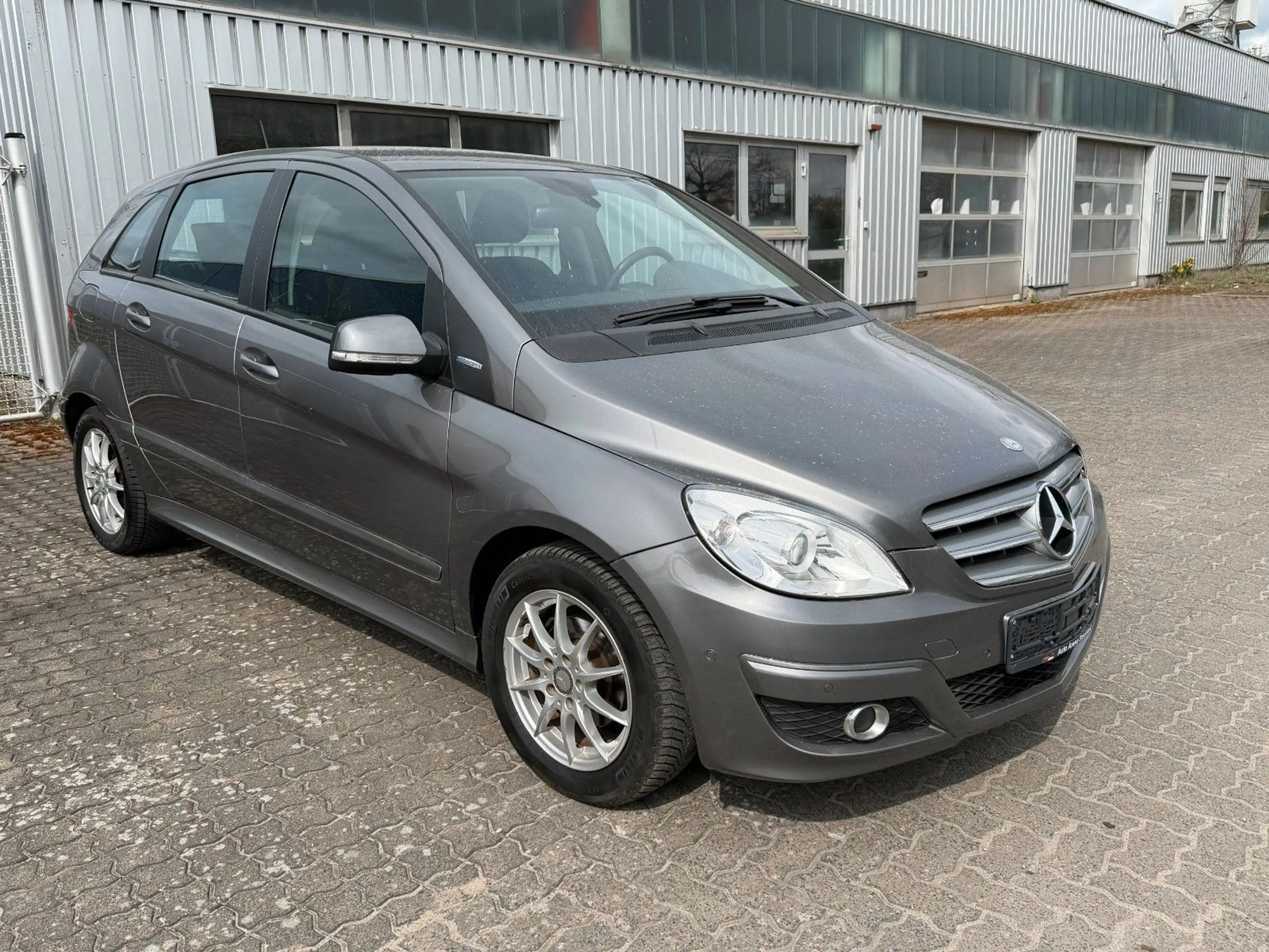 Mercedes-Benz B 180 Tempomat SHZ PDC TÜV/AU neu — photo 4
