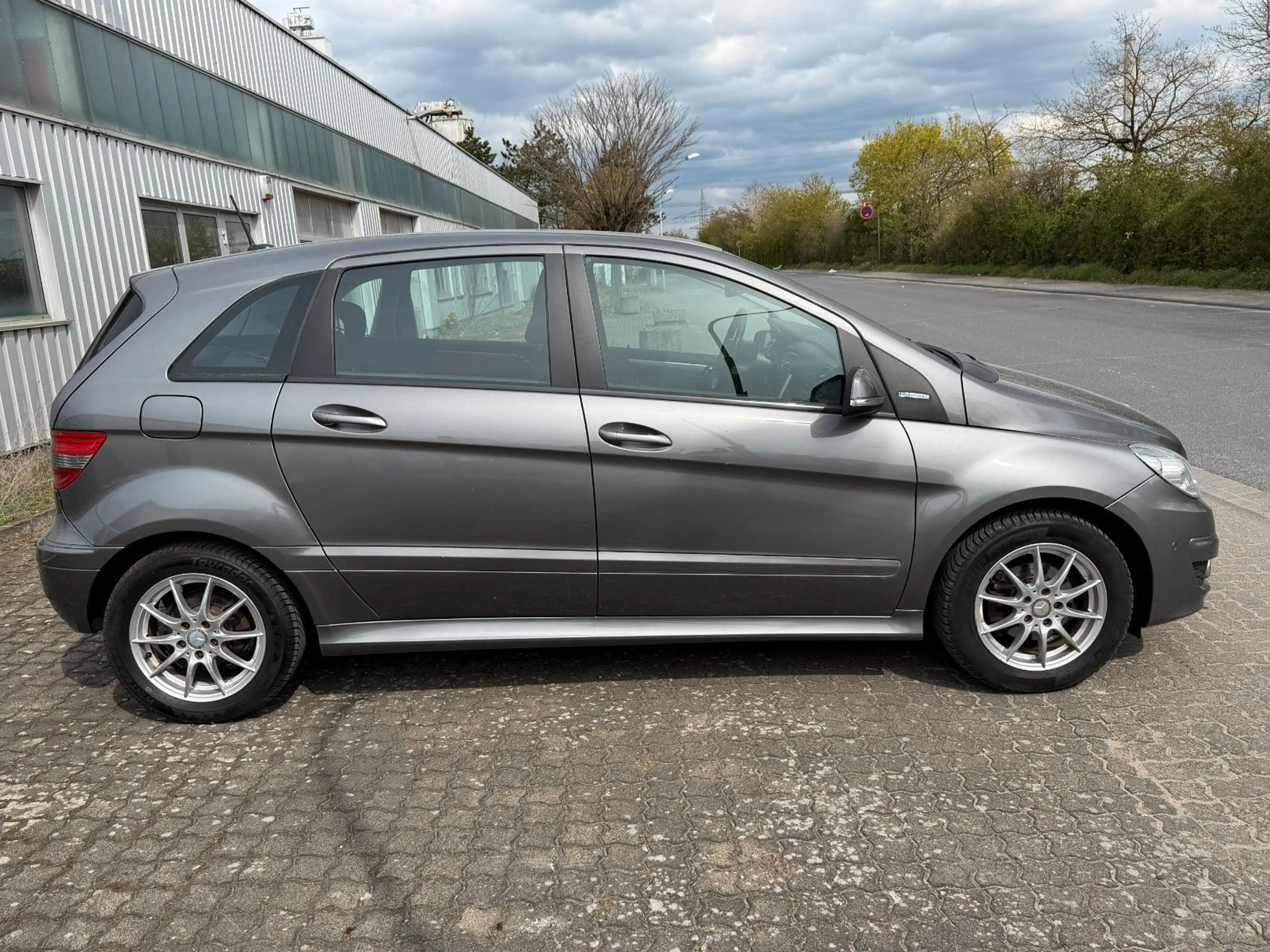 Mercedes-Benz B 180 Tempomat SHZ PDC TÜV/AU neu — photo 5